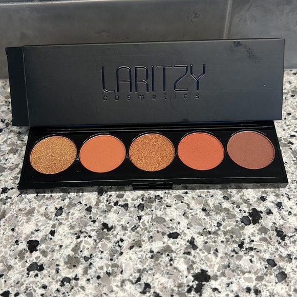 Laritzy Burnt Eyeshadow Palette - Picture 2 of 7